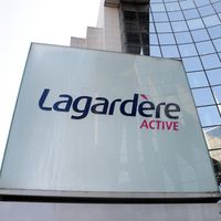 Lagardère finalise la vente de ses médias dont "Elle", "Télé 7 Jours", "Ici Paris" et "Public"