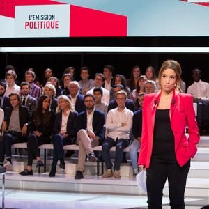 Léa Salamé sur le plateau de "L'émission politique"