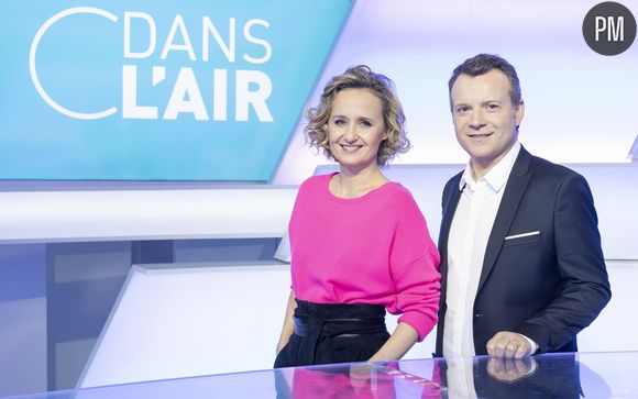 Caroline Roux et Axel de Tarlé sur le nouveau plateau de "C dans l'air"