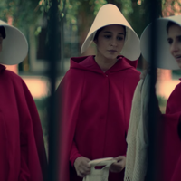 Florence Foresti parodie "The Handmaid's Tale" avec le Palmashow, Leïla Bekhti et Géraldine Nakache