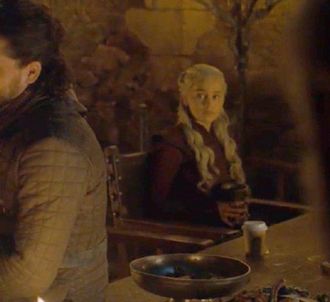 Le fameux gobelet aperçu sur la table de Daenerys dans le...