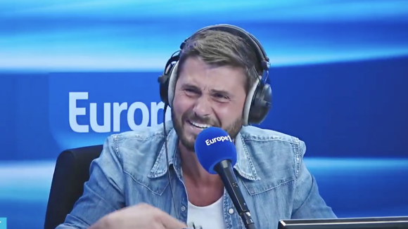 "Le club de l'été" : Fou rire de Christophe Beaugrand en évoquant "les moules" de son enfance