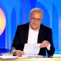 "On n'est pas couché" : Laurent Ruquier lit le droit de réponse d'Alexandre Moix à l'antenne