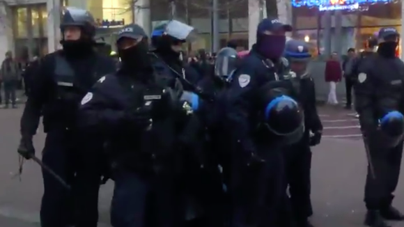 Retraites : Arrestations musclées de deux étudiants journalistes à Lille
