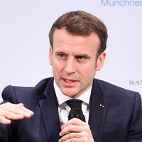 Pour E. Macron, la Russie va "continuer à essayer de déstabiliser" les démocraties via les réseaux sociaux