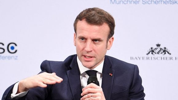 Pour E. Macron, la Russie va "continuer à essayer de déstabiliser" les démocraties via les réseaux sociaux