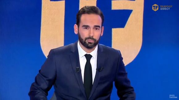 "L'impression d'être les dindons de la farce" : Minute de silence sur Téléfoot avant l'arrêt de la chaîne