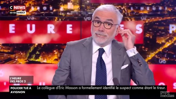 Pascal Praud imite Jacques Chirac, se croyant hors antenne sur CNews.