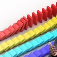 "Domino Challenge" : M6 lance son nouveau divertissement avec Stéphane Rotenberg et Issa Doumbia ce soir