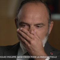 "C'était affreux" : Edouard Philippe ému en évoquant son "pire moment" à Matignon