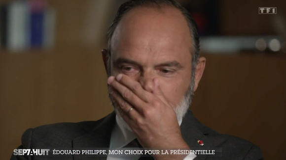 "C'était affreux" : Edouard Philippe ému en évoquant son "pire moment" à Matignon