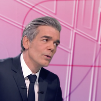 "Je ne vous permets plus" : Xavier de Moulins recadre le candidat Macron dans le "19.45" de M6