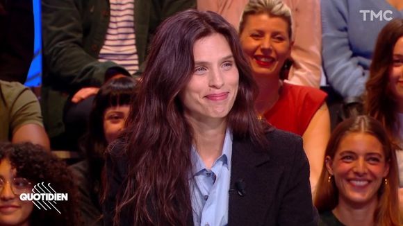 "Ce n'était pas un rire arrogant" : Maïwenn se défend après avoir ri dans "Quotidien" de l'agression contre Edwy Plenel