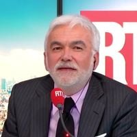 "Je suis triste" : Pascal Praud fait ses adieux à RTL et officialise l'arrivée d'Éric Brunet à la tête des "Auditeurs ont la parole"