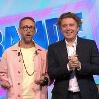 Audiences : Un mois après le lancement de "En bande organisée", quel bilan pour Alex Vizorek et Philippe Caverivière sur France 2 ?