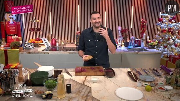 Cyril Lignac dans "Tous en cuisine" sur M6 le vendredi 22 décembre 2023