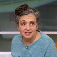 "Je ne suis pas son pote" : Dans "Télématin", Catherine Ringer explique pourquoi elle a mis un vent Emmanuel Macron lors de la cérémonie d'inscription de l'IVG dans la Constitution