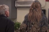 Harrison Ford très enervé face à Chewbacca dans un sketch de l'émission "Jimmy Kimmel Live" en juillet 2011.