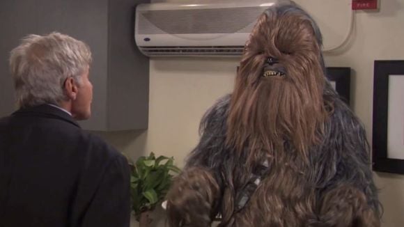 Vidéobuzz : Harrison Ford règle un vieux différend avec... Chewbacca !