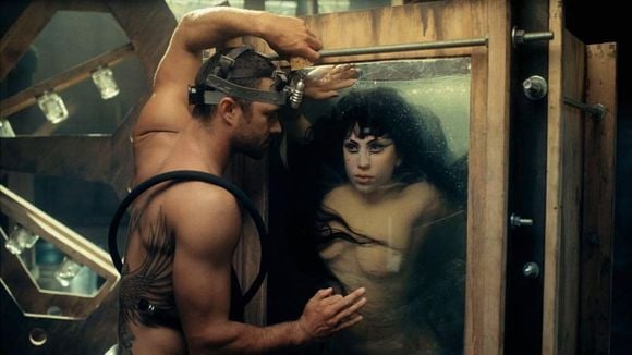 Clip : Lady Gaga se prend pour une sirène dans "Yoü and I"