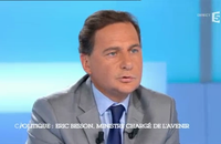 Eric Besson fustige l'attitude de la presse dans l'affaire DSK sur le plateau de "C Politique".