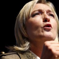 Marine Le Pen moque "l'impartialité" de France Inter dans une ambiance électrique