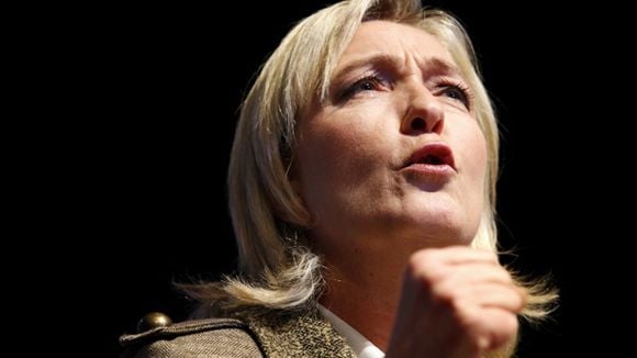 Marine Le Pen moque "l'impartialité" de France Inter dans une ambiance électrique