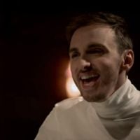 Clip : Christophe Willem chante sa peine dans "Si mes larmes tombent"