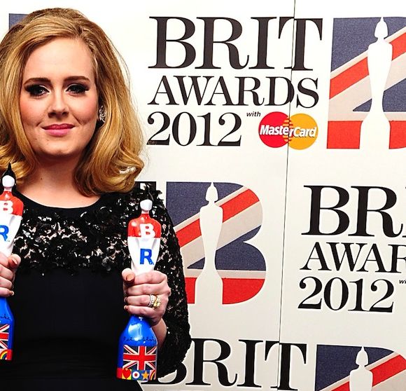 Adele aux Brit Awards 2012