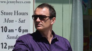 Julian McMahon et Angela Bassett dans le pilote d'une série d'espionnage