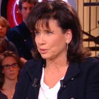 Anne Sinclair : "Je me suis gourée en ne recevant pas Le Pen dans '7 sur 7'"