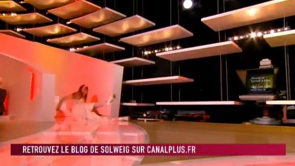 Zapping : Solweig, la Miss météo du "Grand Journal", chute en direct