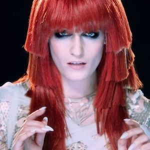 Florence Welch dans le clip de "Spectrum"