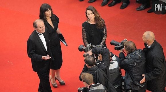 Richard et Romane Bohringer montent les marches lors de la cérémonie de clôture du 65e festival de Cannes.