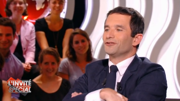 Zapping : Benoît Hamon découvre Arnaud Montebourg en marinière et pense à un photomontage !