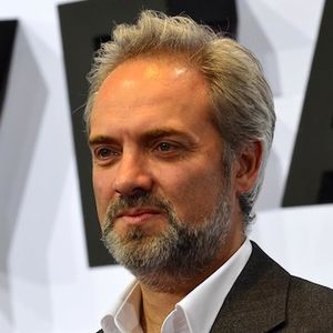 Sam Mendes prépare avec John Logan une série sur les chasseurs de vampires