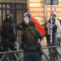 Manif pour tous : Un journaliste tabassé devant les caméras d'i-Télé