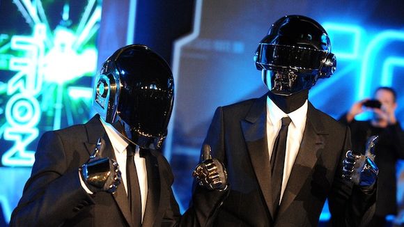 Disques : Daft Punk écrase Maître Gims, Sébastien Patrick s'effondre
