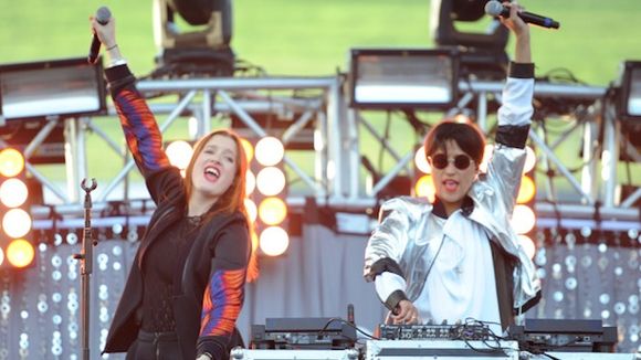 Charts UK : le phénomène Icona Pop démarre fort, Daft Punk passe le cap du million