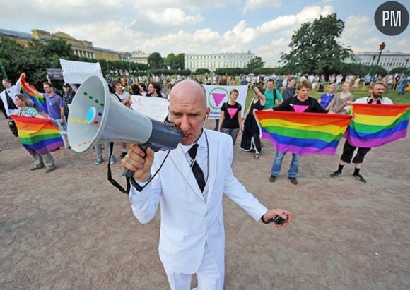 Une manifestation clandestine de soutien à la communauté gay à Saint-Pétersbourg, le 30 juin 2013