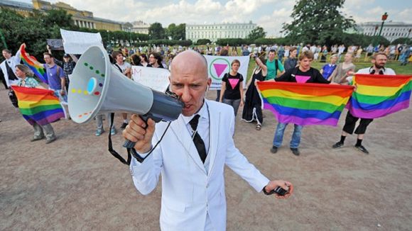 Hollywood appelé à s'opposer aux lois anti-gay récemment adoptées en Russie