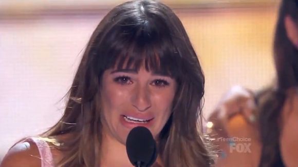 Zapping : Très émue, Lea Michele évoque Cory Monteith lors des Teen Choice Awards