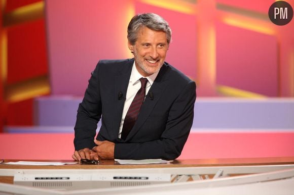 "Le Grand Journal" version Antoine de Caunes, pour sa 10ème saison.