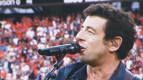 Patrick Bruel copieusement hué lors du match de football Nice-Valenciennes