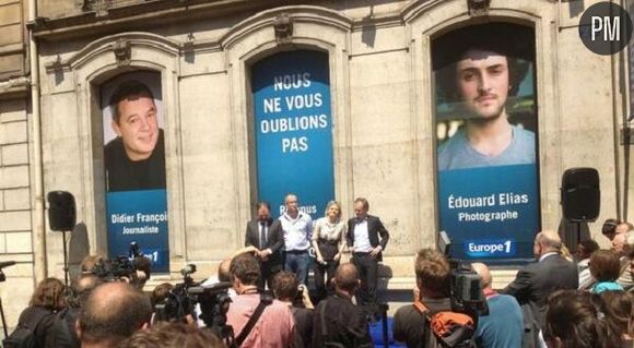 Rassemblement en juiller devant la station "Europe 1" du comité de soutien des deux journalistes otages