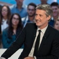 Audiences access : Anne-Sophie Lapix, Antoine De Caunes et Cyril Hanouna progressent