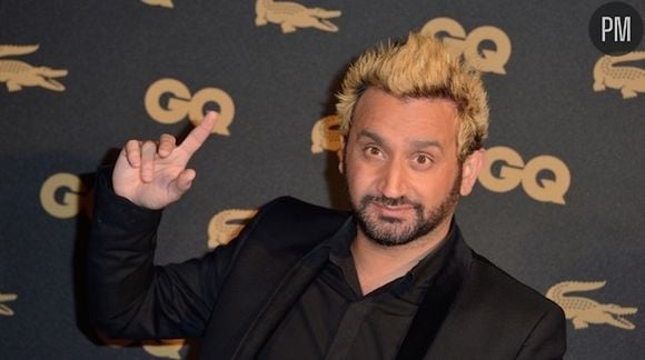 Cyril Hanouna, teint en blond, a reçu son prix d'animateur de l'année 2013.