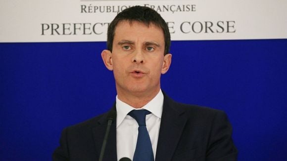 Manuel Valls soupçonné de surveiller les sources d'un journaliste du "Figaro"