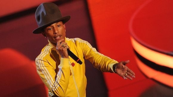 Charts UK : le million (et des records historiques) pour Pharrell Williams