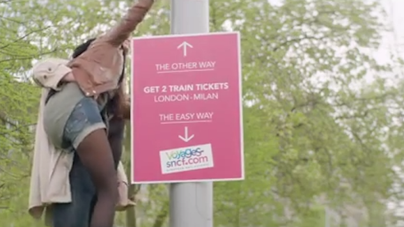 La SNCF complique la vie des Anglais dans une publicité amusante